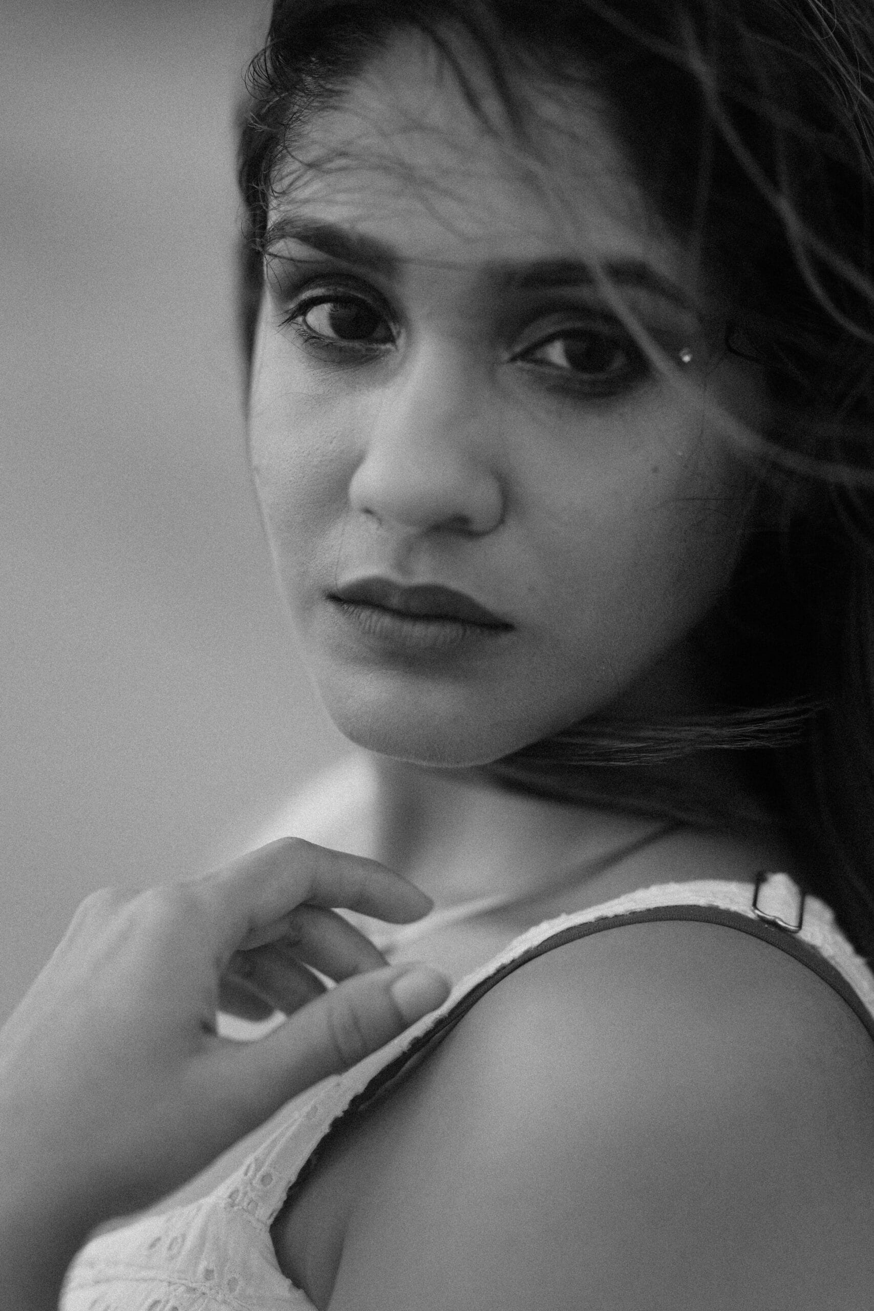 Moody black and white portrait of a woman in Irinjalakuda, India